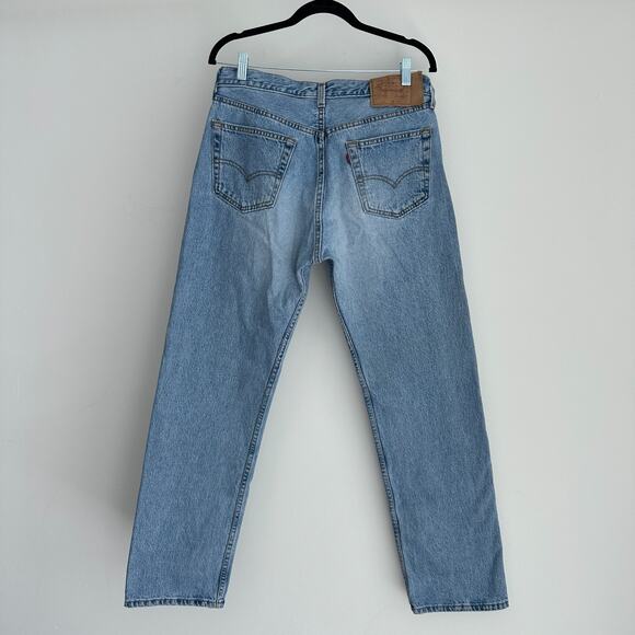Vintage Levis 501 Jeans Men 31x31* Light Wash Button Fly USA Made 90s -Tag 34x32 - Picture 1 of 15